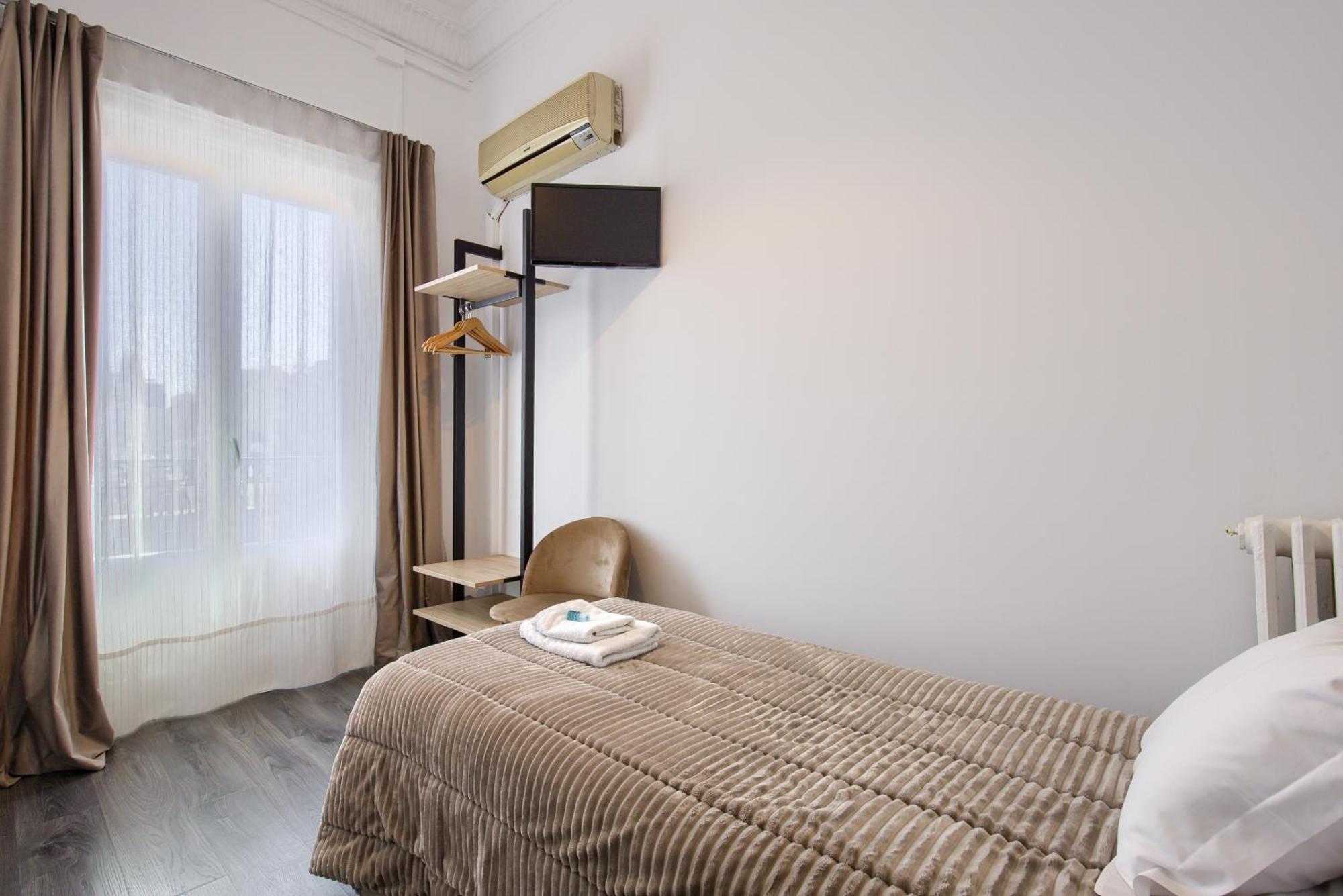 Hostal Besaya Madrid Kültér fotó