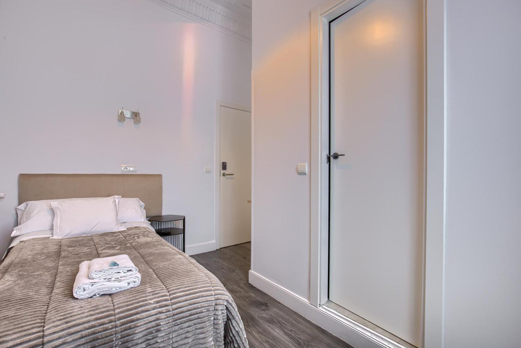 Hostal Besaya Madrid Kültér fotó