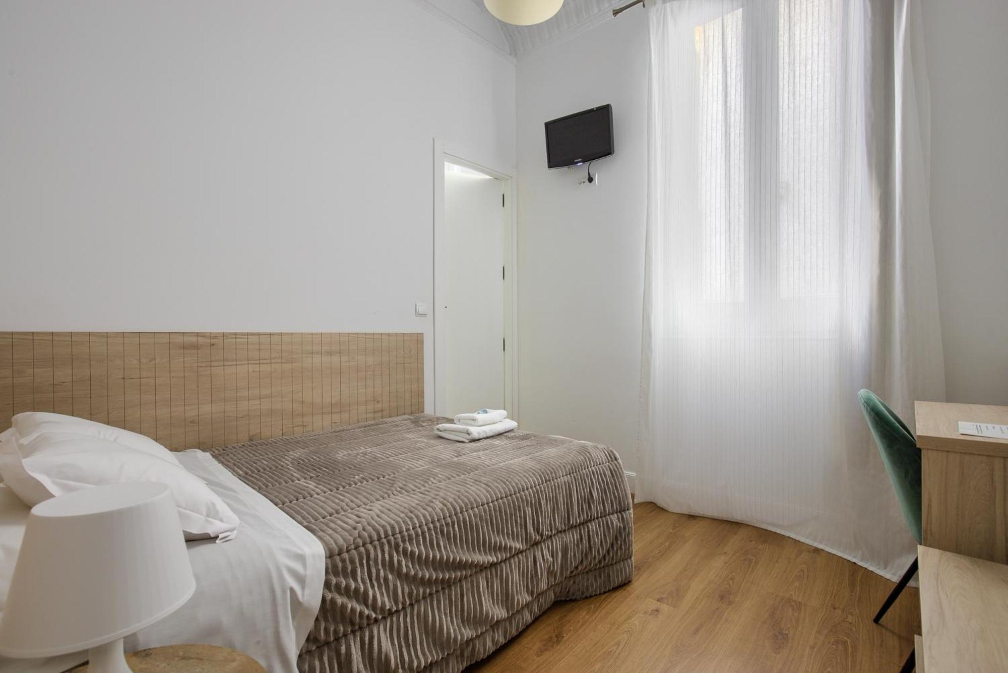 Hostal Besaya Madrid Kültér fotó