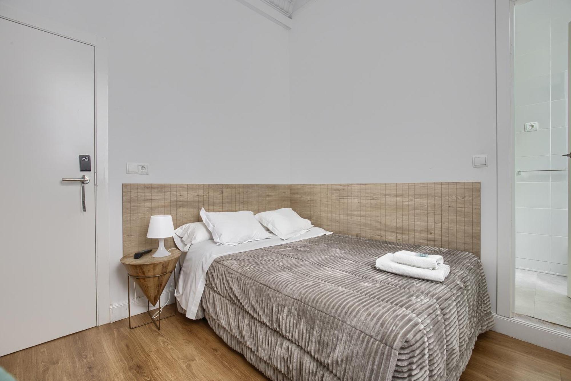 Hostal Besaya Madrid Kültér fotó