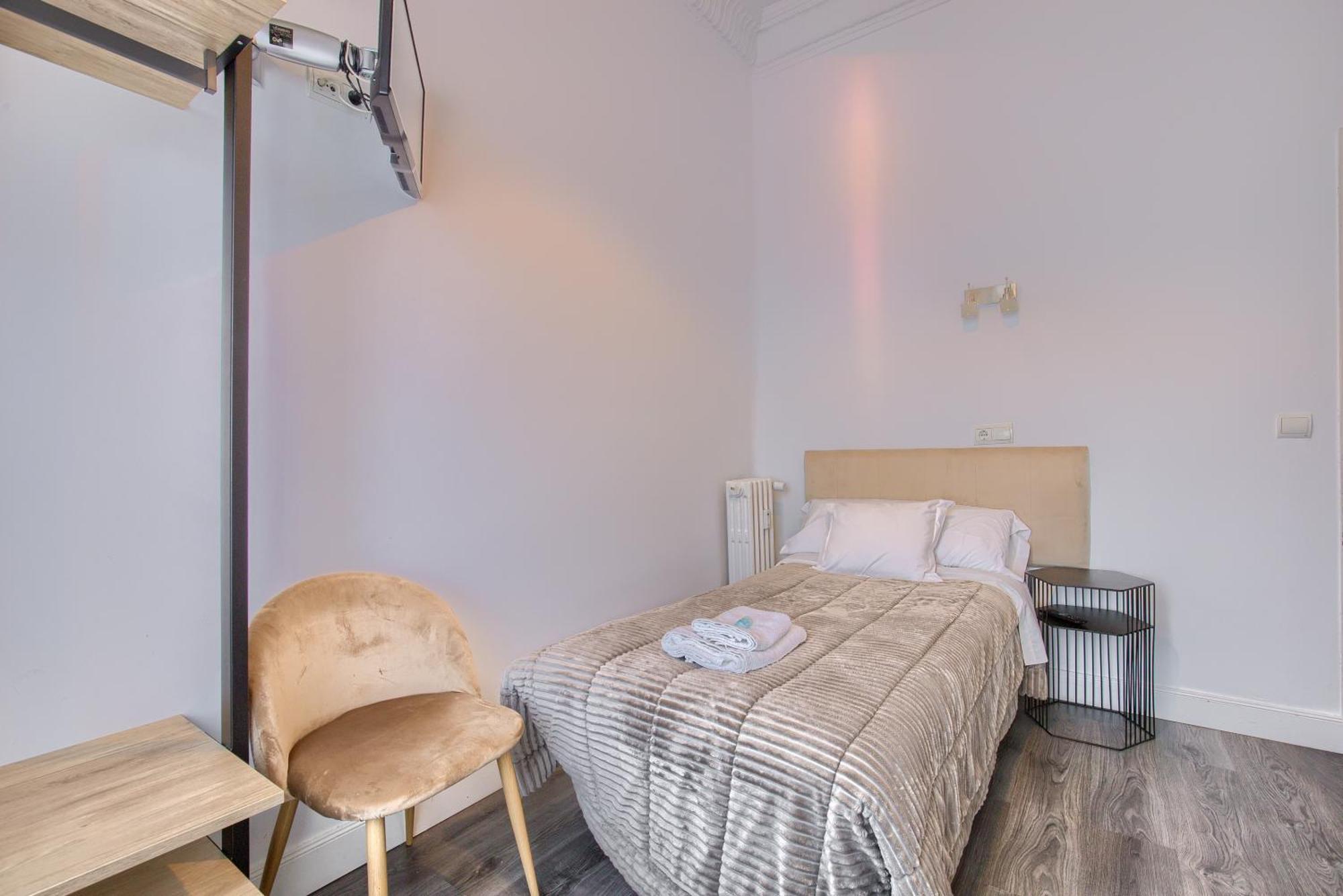 Hostal Besaya Madrid Kültér fotó