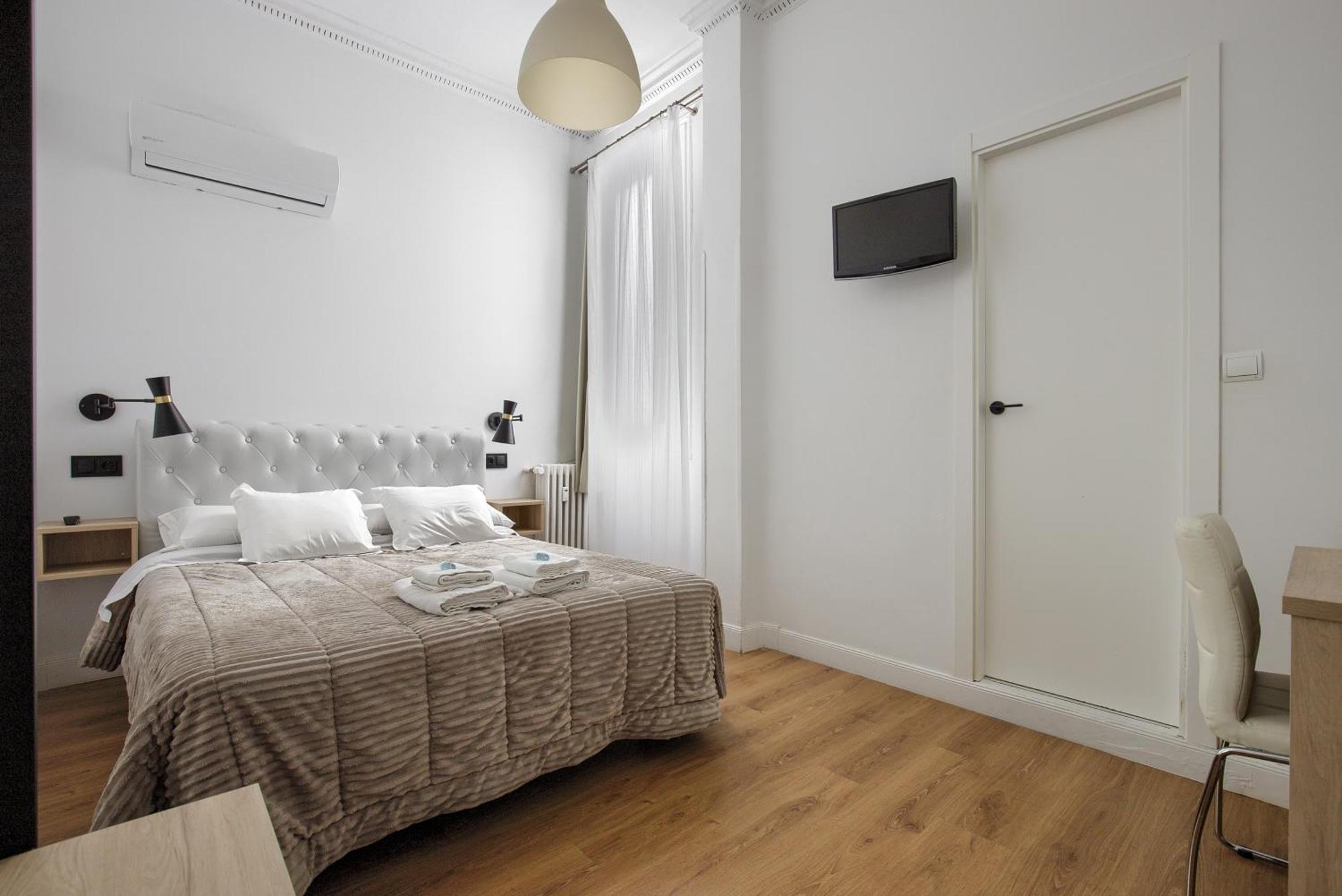 Hostal Besaya Madrid Kültér fotó