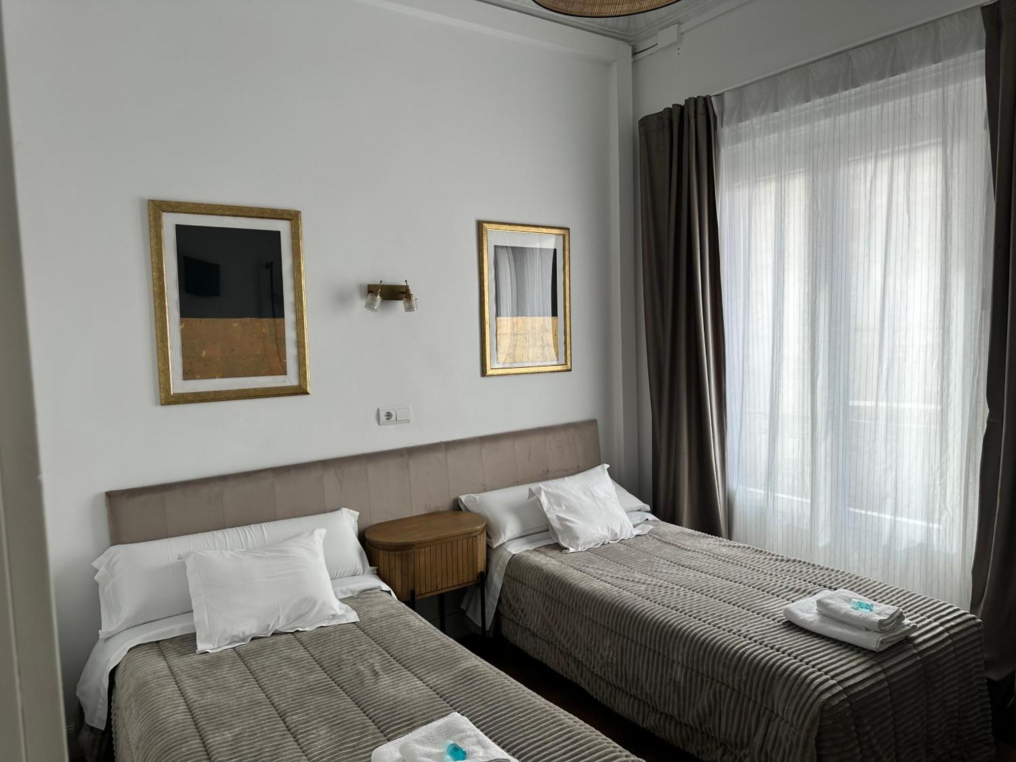 Hostal Besaya Madrid Kültér fotó