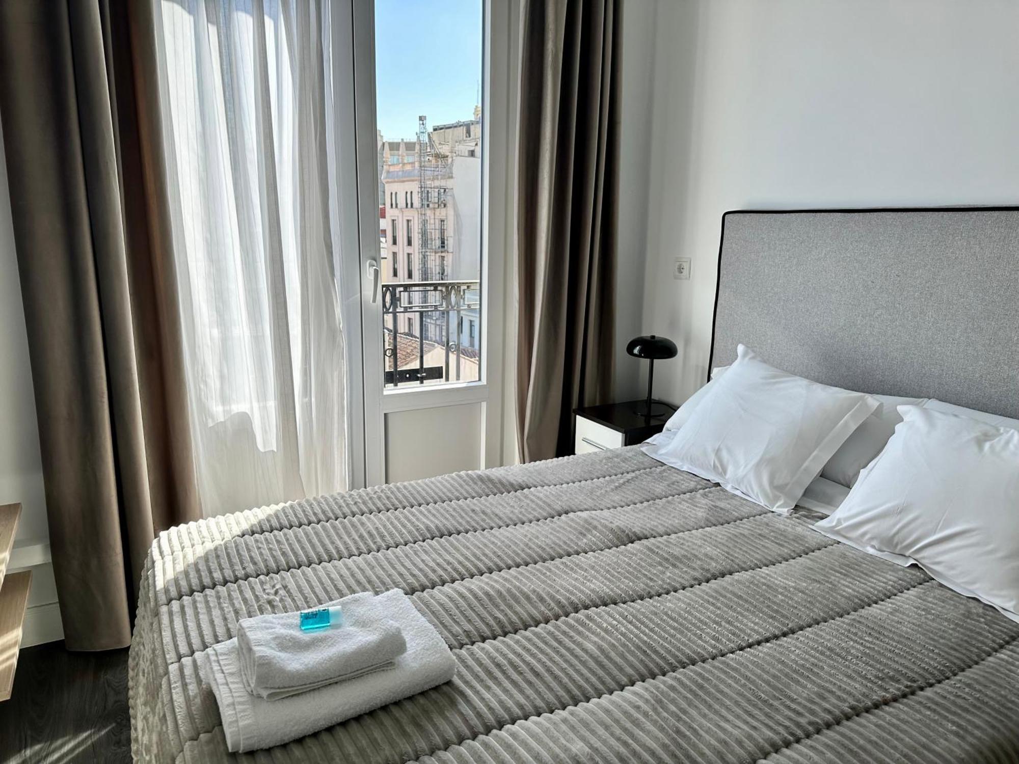 Hostal Besaya Madrid Kültér fotó