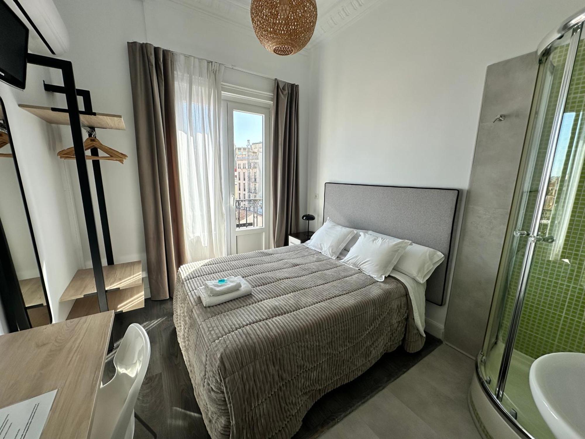 Hostal Besaya Madrid Kültér fotó