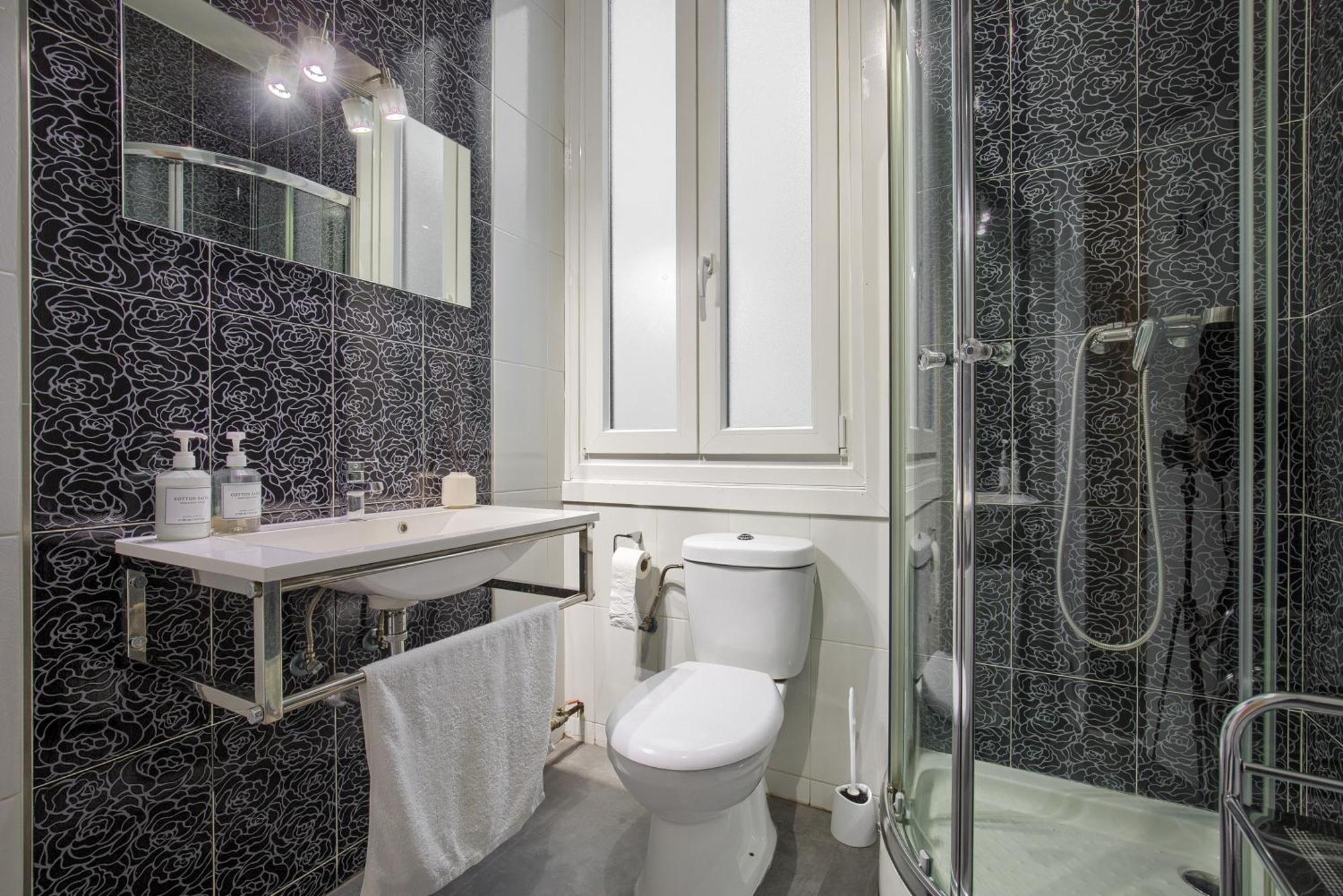 Hostal Besaya Madrid Kültér fotó
