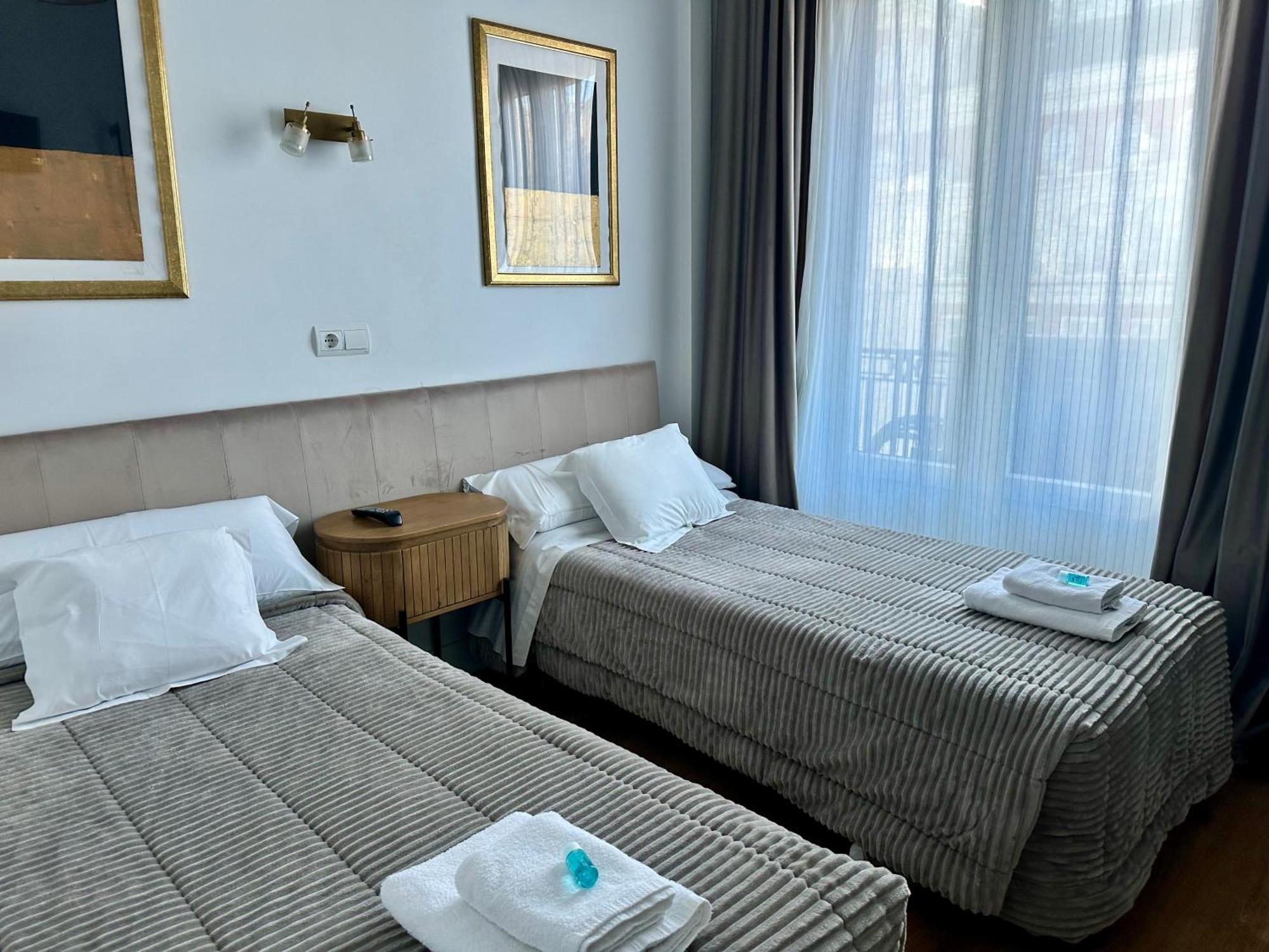 Hostal Besaya Madrid Kültér fotó