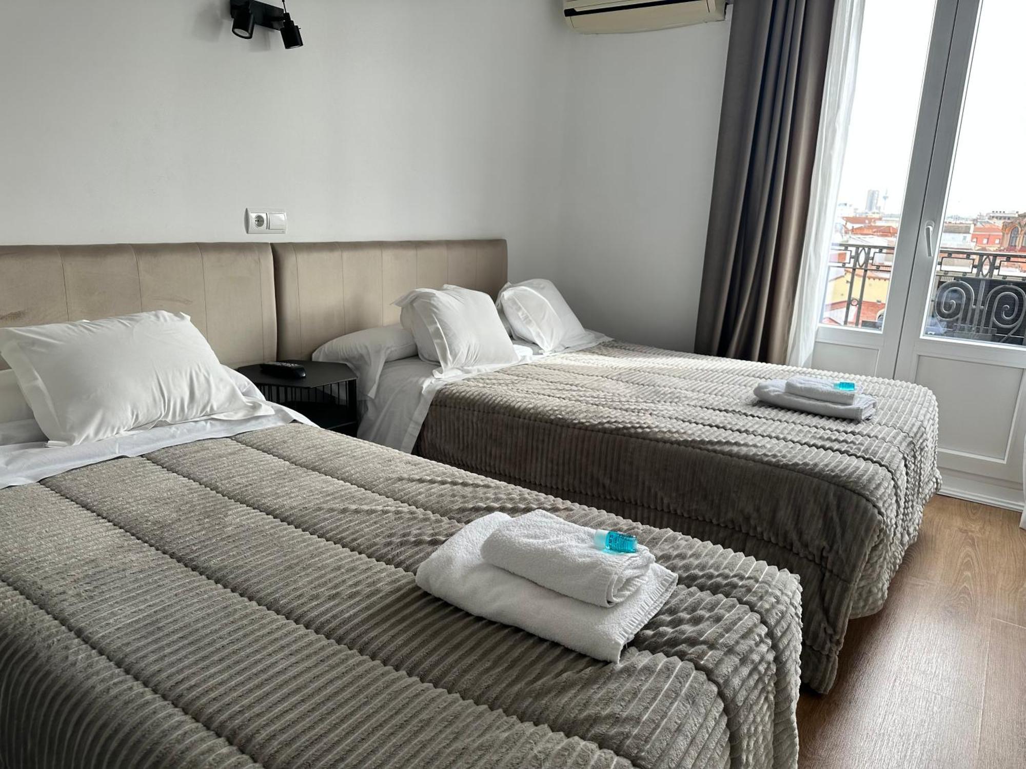 Hostal Besaya Madrid Kültér fotó