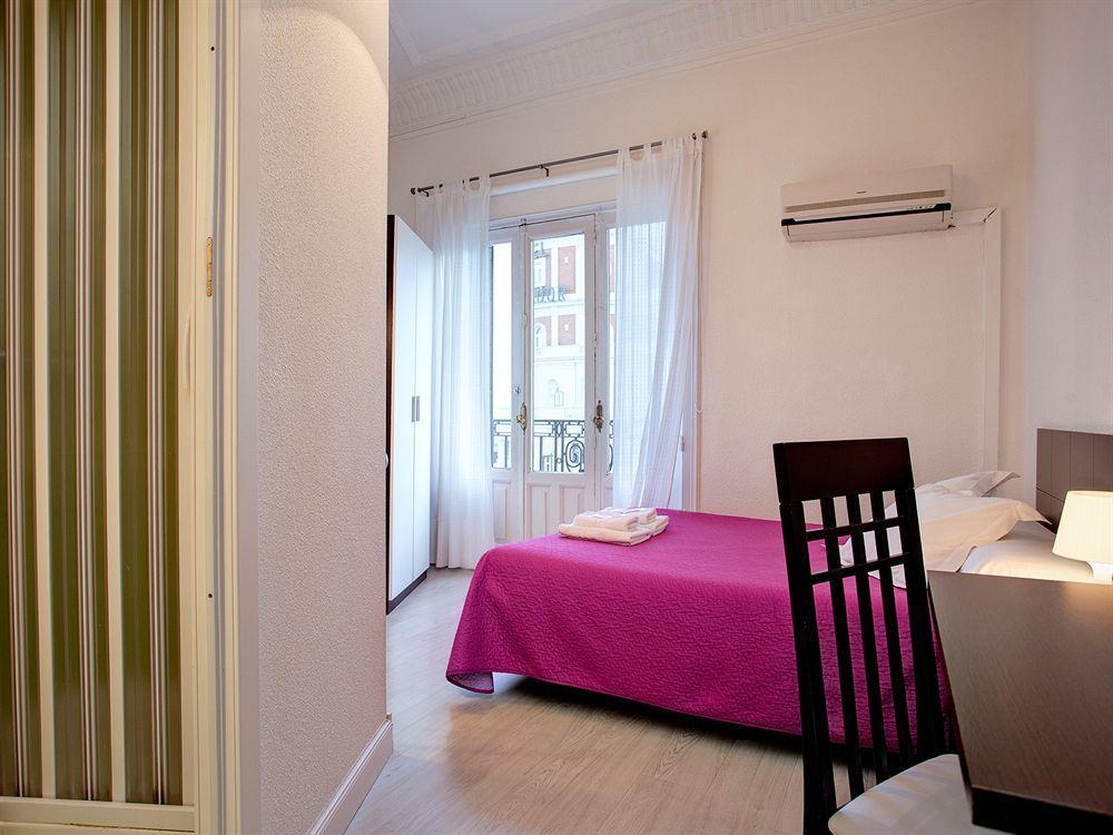 Hostal Besaya Madrid Kültér fotó